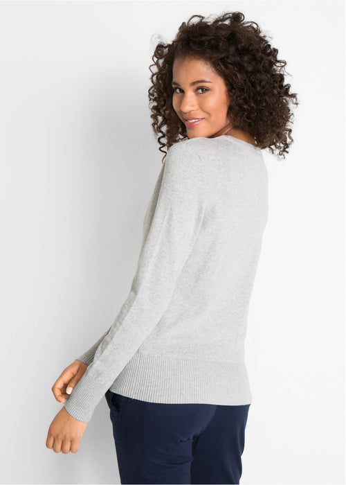 Fino pleten pulover z V-izrezom