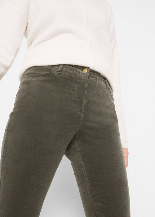 Stretch hlače iz žameta v ravnem kroju