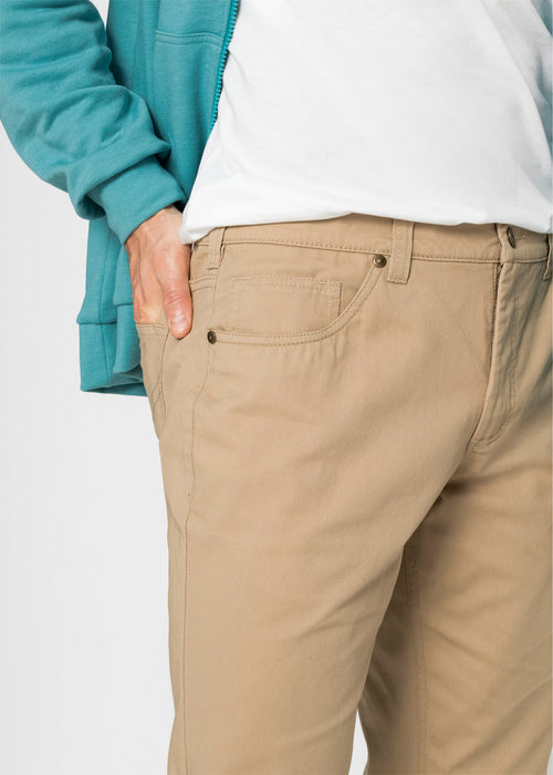 Klasične hlače v ravnem kroju