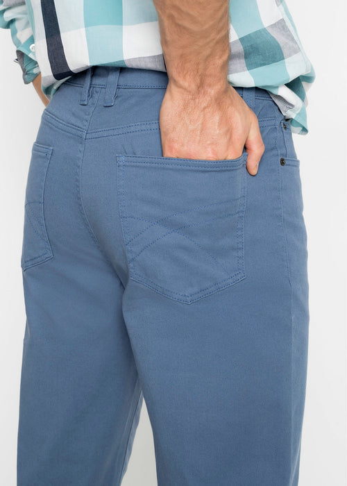 Klasične stretch hlače v ravnem kroju