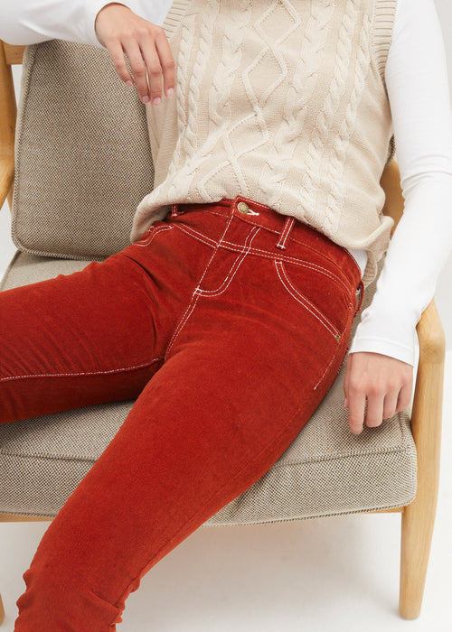 Ozko prilegajoče stretch hlače iz žameta s kontrastnimi šivi