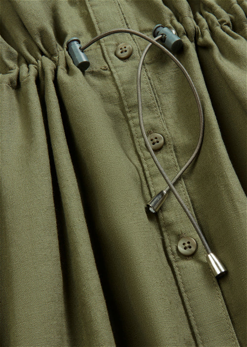 Srajčna obleka z vpeljano elastiko v pasu v vojaškem stilu iz platna