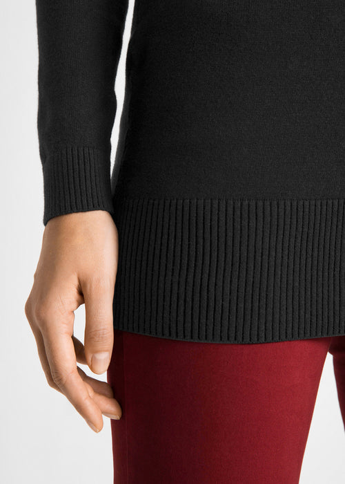 Klasičen dolg pulover z V-izrezom