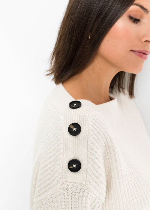 Ohlapen pulover z gumbi
