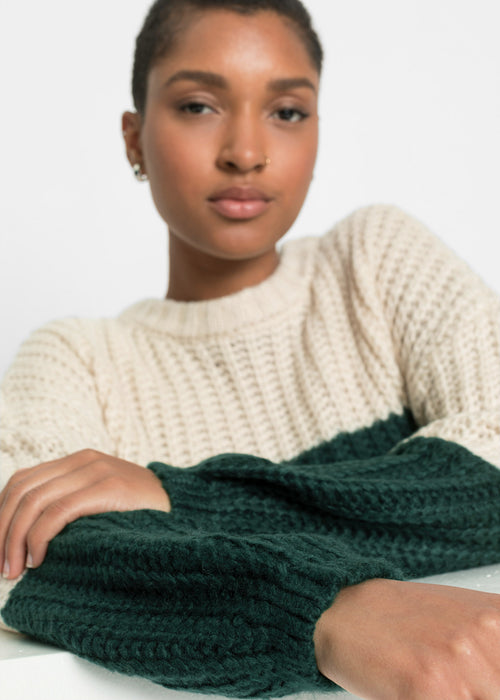 Pleten pulover z barvnimi kontrasti