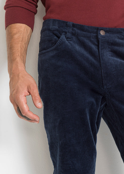 Klasične stretch hlače iz žameta v spodaj zoženem kroju