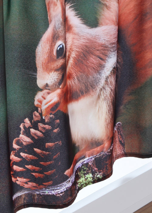 Polovična zavesa s potiskom veverice