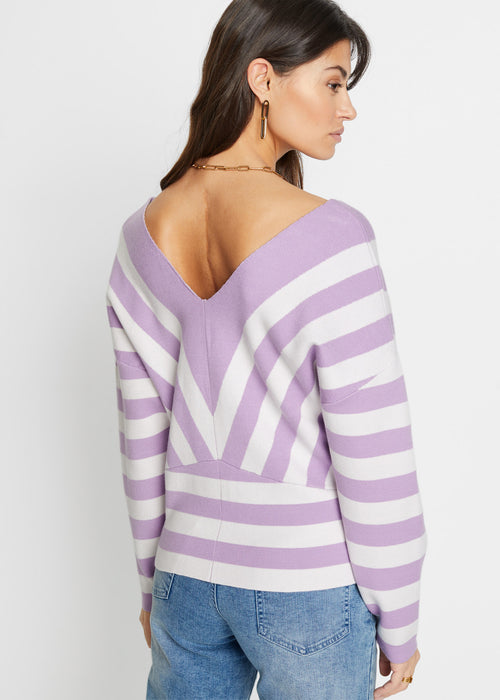 Črtast pulover