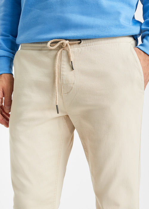 Klasične chino stretch hlače brez zapenjanja v krajšem, spodaj ozkem kroju
