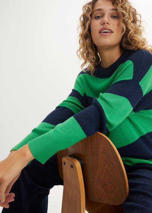 Fino pleten pulover s kontrastnimi črtami in okroglim izrezom