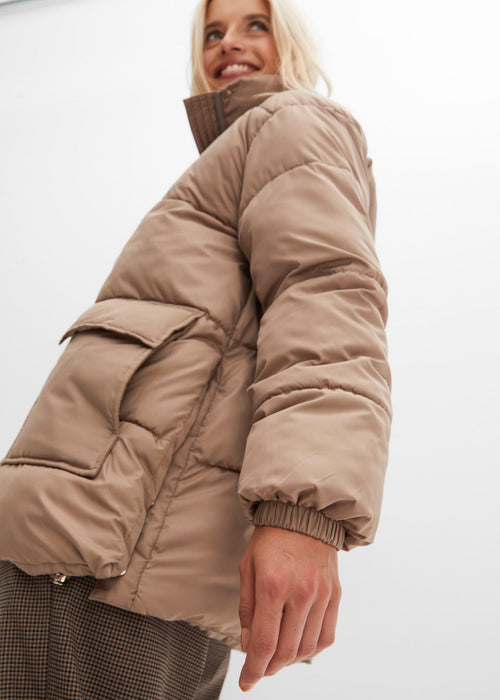 Vatirana prešita jakna iz recikliranega poliestra s snemljivo kapuco