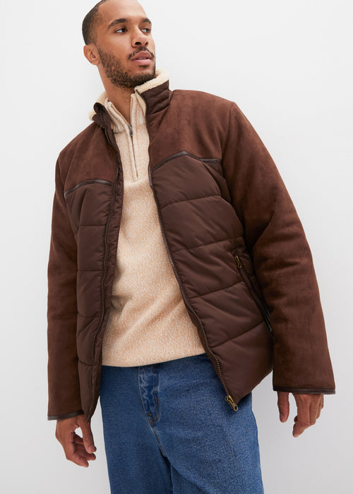 Zimska jakna iz različnih materialov z recikliranim poliestrom