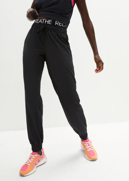 Lahkotne jogging hlače z elastičnim pasom iz hitro sušečega materiala