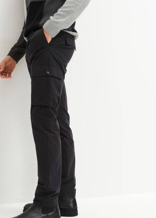Klasične hlače s cargo žepi z gubo v pasu v spodaj ozkem kroju