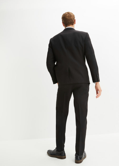 Moška obleka v ozkem kroju: suknjič, hlače, srajca in kravata