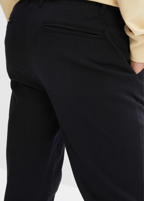 Klasične stretch chino hlače z ekološkim bombažem v ravnem kroju iz kolekcije Essential