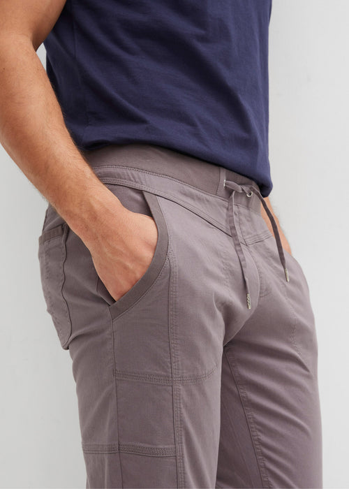 Klasične stretch hlače brez zapenjanja v ravnem kroju